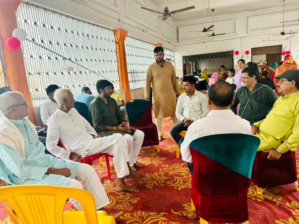 vivekgautam_bjp's tweet photo. आज सिद्ध चिराहुला मंदिर में चिराहुलानाथ स्वामी जी का पूजा अर्चना कर मंदिर प्रांगण में देवतालाव विधानसभा,पहाड़ी निरपति निवासी श्री सुभाष सिंह जी द्वारा आयोजित भंडारे में सम्मिलित होकर प्रसाद ग्रहण किया।

चिरहुलानाथ स्वामी जी से सर्व मंगल एवं कल्याण हेतु प्रार्थना की।
 #devtalav72 https://t.co/F6XDIBJp2h