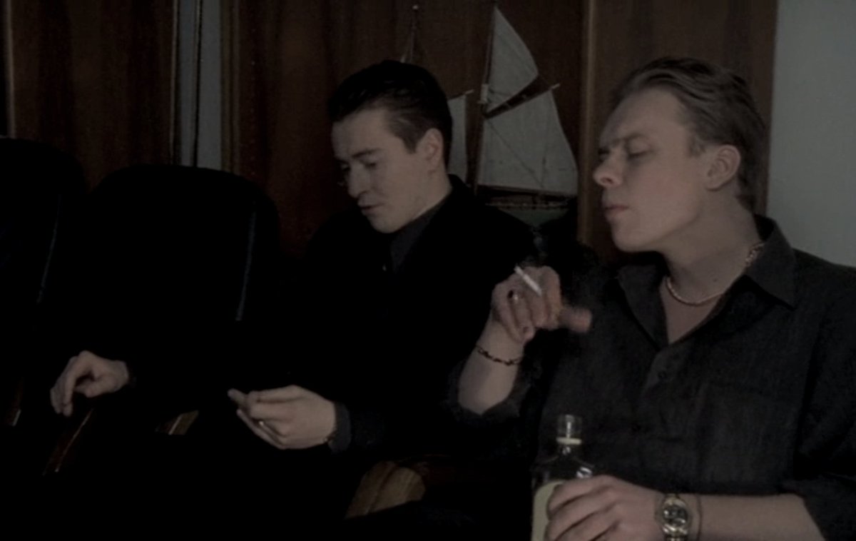 когда пьешь с пчелой, есть большая вероятность того, что на утро проснешься где-то за пределами мкада.