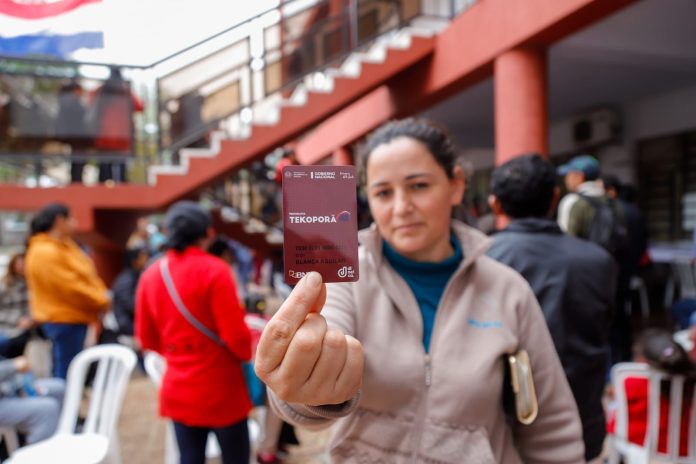 GabSocialPy's tweet photo. #DatoSIIS La Protección y la Promoción Social beneficia a un total de 2.492.835 personas a través de 109 programas y 26 instituciones públicas del Gobierno Nacional, de acuerdo con los datos del Sistema Integrado de Información Social (SIIS). https://t.co/Sppigstfdd