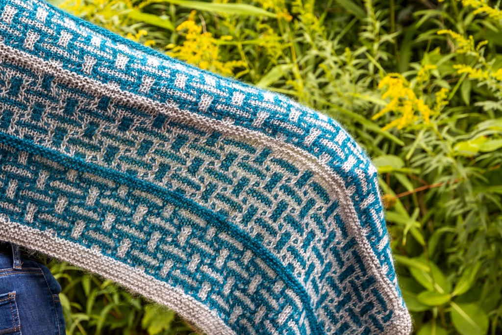 Happy Friday! We want to see all those great recently finished projects you've got! Be sure to show them off!

📸 Tetris Waves from Original Designs by Brigitte Reydams (available on Ravelry). Knit in Valley Yarns Charlemont- tinyurl.com/2t7x9cz7.