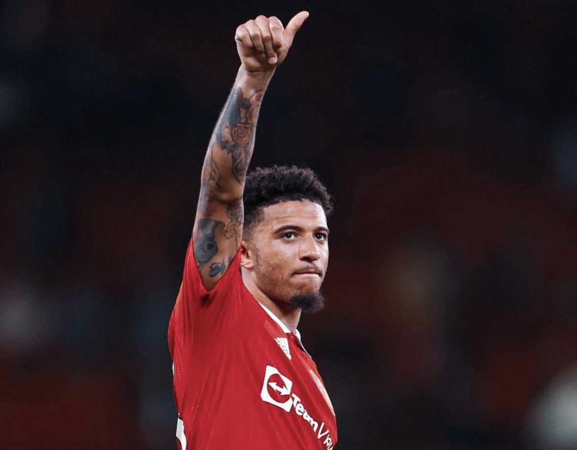 FabrizioRomano's tweet photo. Erik ten Hag doesn’t want to comment on Sancho: “I think everything is said on that case”. 🔴 #MUFC

“So the squad is strong, in good spirits and good mood going into the game”. https://t.co/48udqzY7Yy