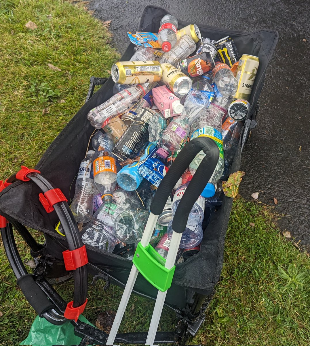 I mean, this might seem like a radical idea, but a #depositreturnscheme could help with keeping this mess off of our streets and out of our greenspaces. 😬🙄

All from two sections of road and most of it littered in the last week. 

#litterpicking #plasticpollution