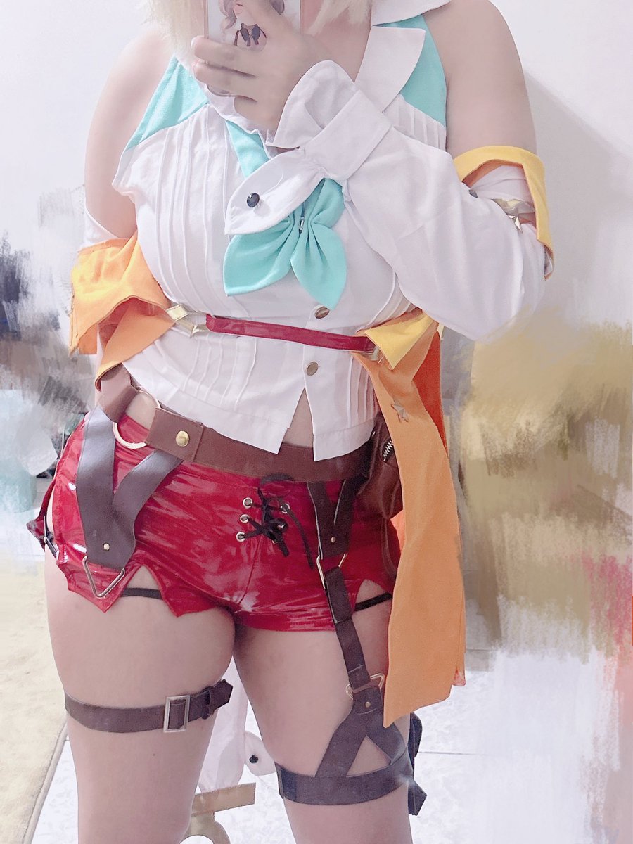 試新ㄉc服_(:3」∠)_
裝備沒有全上 有缺 只是試衣服#

猜猜看是誰～