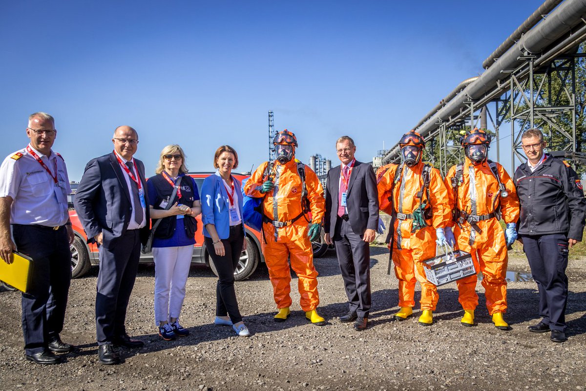 feuerwehrAT's tweet photo. #Formatex23 läuft in @StadtLinz. Ziel der Großübung ist die Verbesserung der internationalen Zusammenarbeit bei der Bewältigung von Naturgefahren, die zu technologischen Unfällen führen. #EUCivilProtectionMechanism @eu_echo
https://t.co/OQC4i5F6Vz https://t.co/MJqkrT64l3
