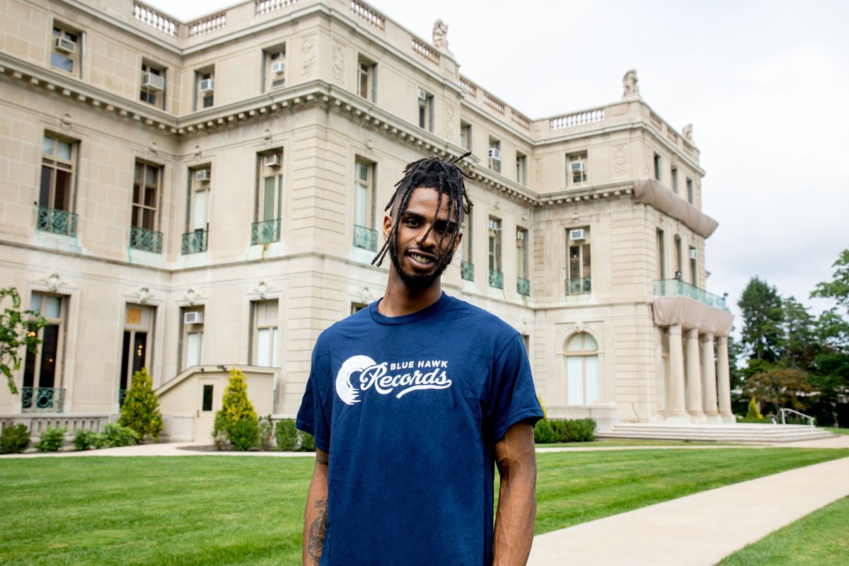 Congratulations to Asad Whitehead, a senior music industry student, who was recently awarded a $10,000 Live Nation Scholarship! 📷 For the full story, check out #MonmouthNow: ow.ly/5aKg50PIs4i