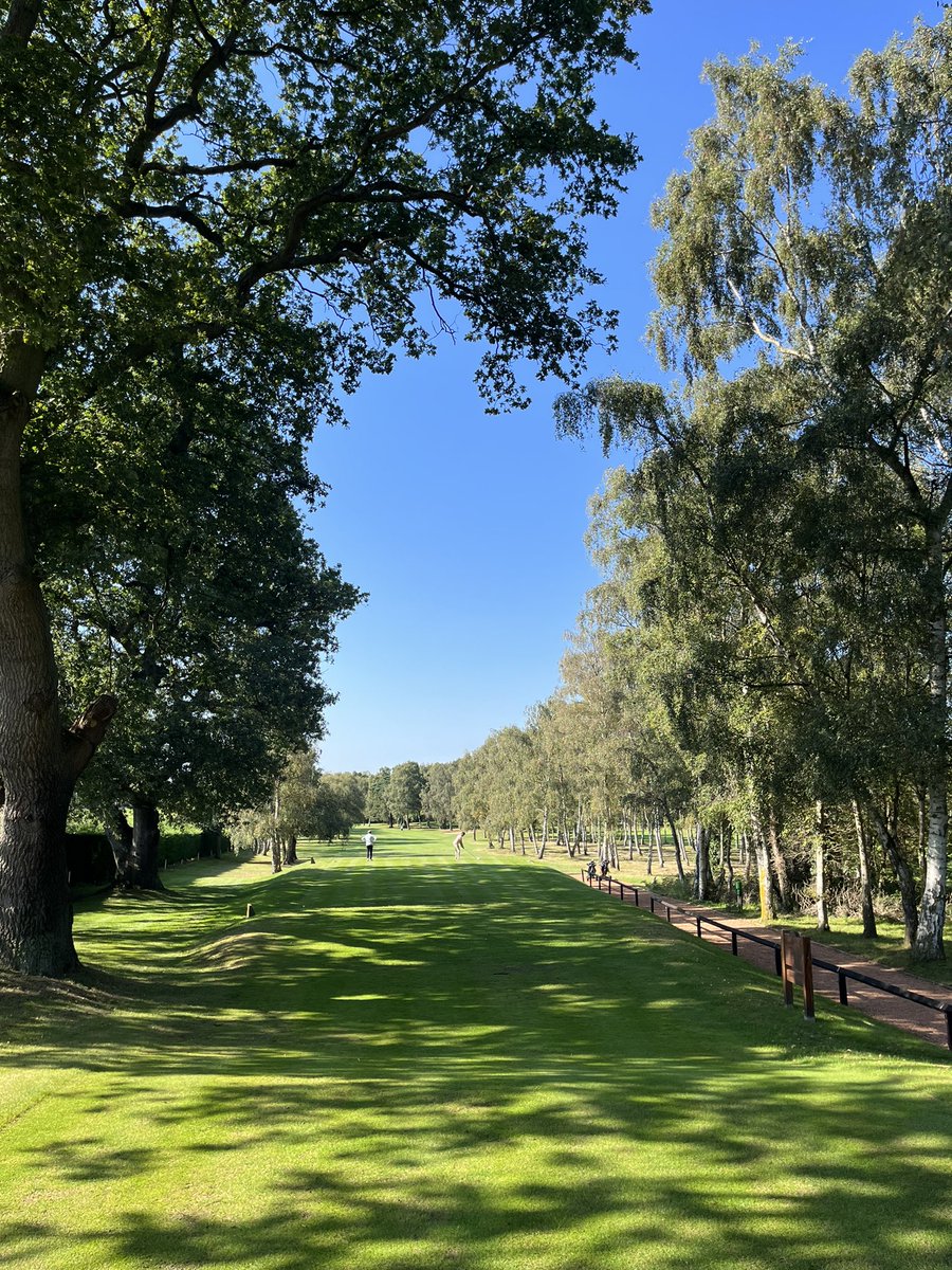 ComptonGreg's tweet image. The sun shining on my final day at @klgolfclub is a nice send off. I’ll always look back fondly on my time here as the start of my greenkeeping journey. A huge thanks to all the team who have helped me progress and to the friends I’ve met along the way, you will be missed