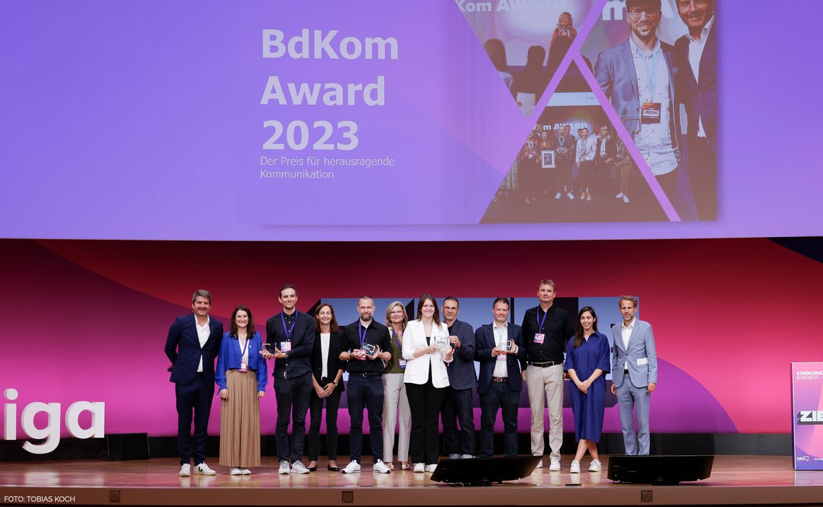 bdkom's tweet image. Die Gewinnerprojekte des BdKom Award 2023 stehen fest. @rekreitz und @vollmar_marco führten durch die Veranstaltung und präsentierten im Kuppelsaal, wer sich unter den über 90 Einreichungen durchgesetzt hat.