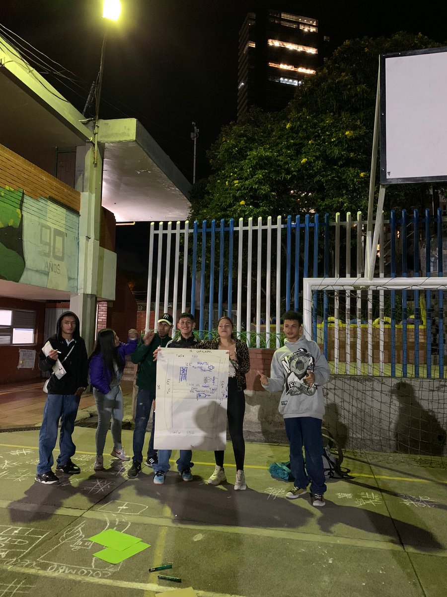 parraklusmann's tweet image. Gracias a la invitación del Colegio Agustín Fernández (IED) de #Usaquén a participar en su 9na Semana por el Buen Trato y la Paz. Hermosa comunidad educativa que desde su Jornada Nocturna ✨🌛 teje nuevas ópticas empáticas y amables con la diversidad. #ProgramaECO somos #RedEsPaz