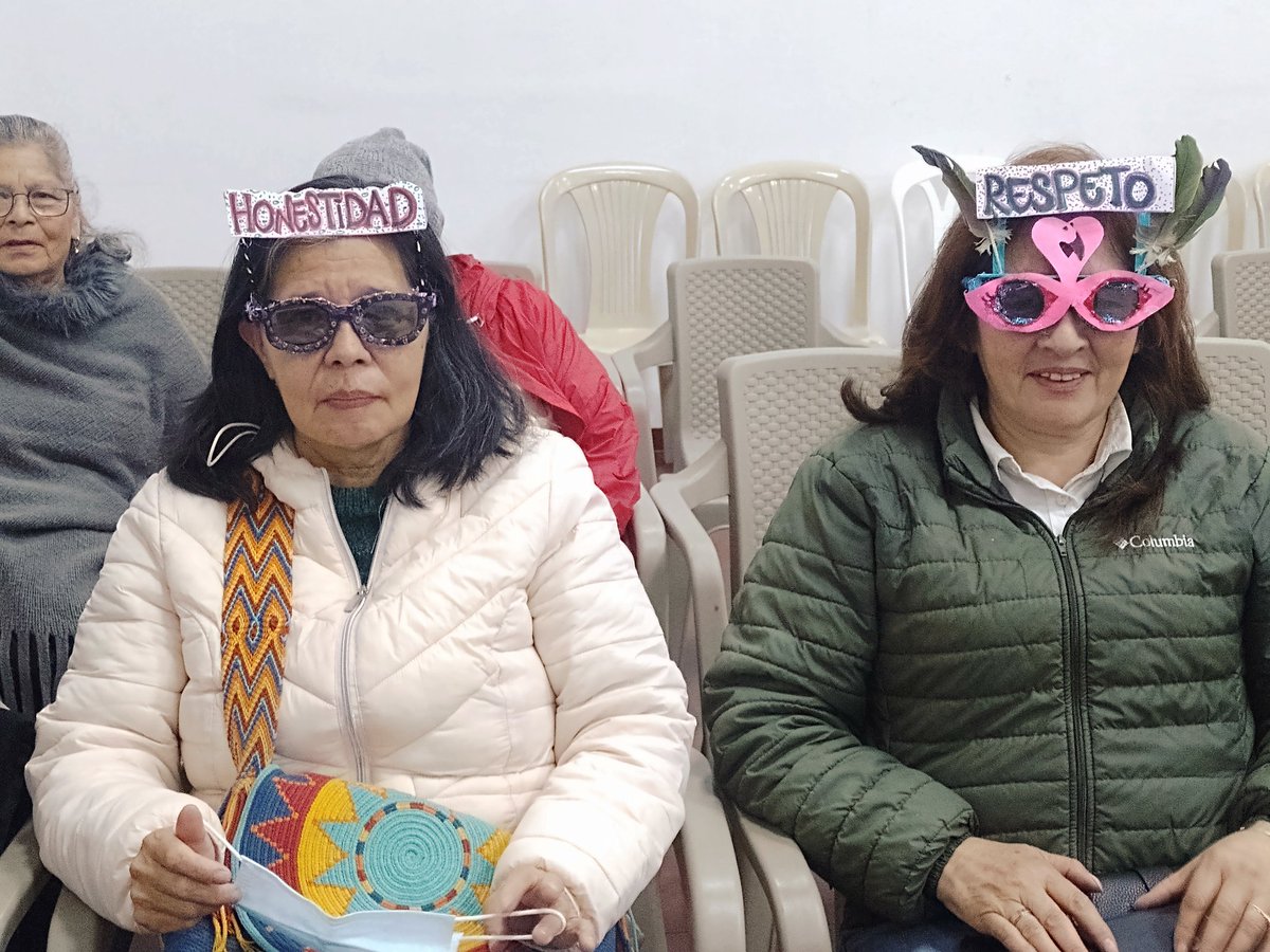 parraklusmann's tweet image. Gracias a la invitación del Colegio Agustín Fernández (IED) de #Usaquén a participar en su 9na Semana por el Buen Trato y la Paz. Hermosa comunidad educativa que desde su Jornada Nocturna ✨🌛 teje nuevas ópticas empáticas y amables con la diversidad. #ProgramaECO somos #RedEsPaz