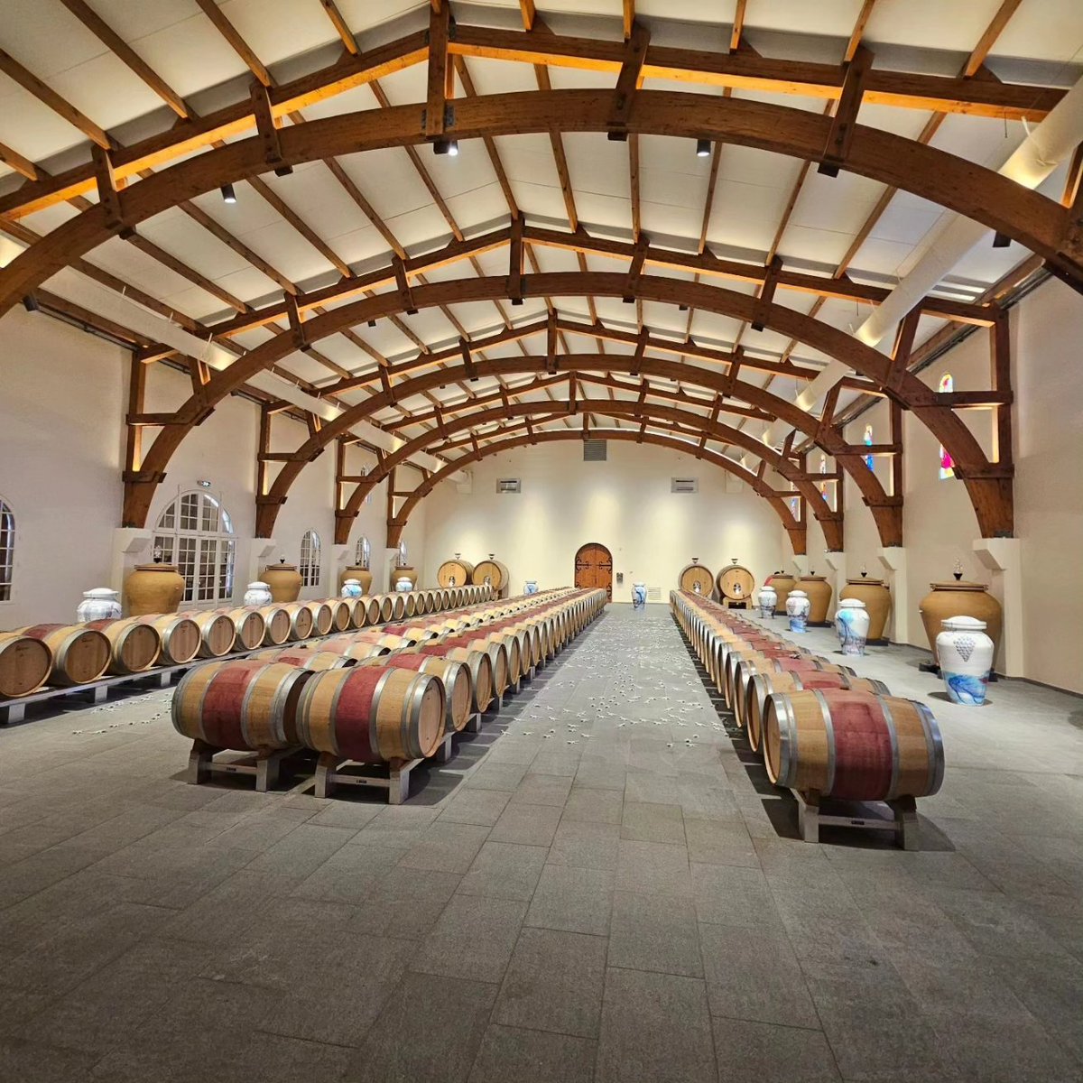 moorofrannoch's tweet photo. This time last week we were visiting #vignoblesjade tasting their St. Emilion Fleur de Lisse.
This week a new delivery has just arrived in #Rannoch
#wine #bordeaux #StEmillion #winetasting #winelist https://t.co/lJOWjP6tHp