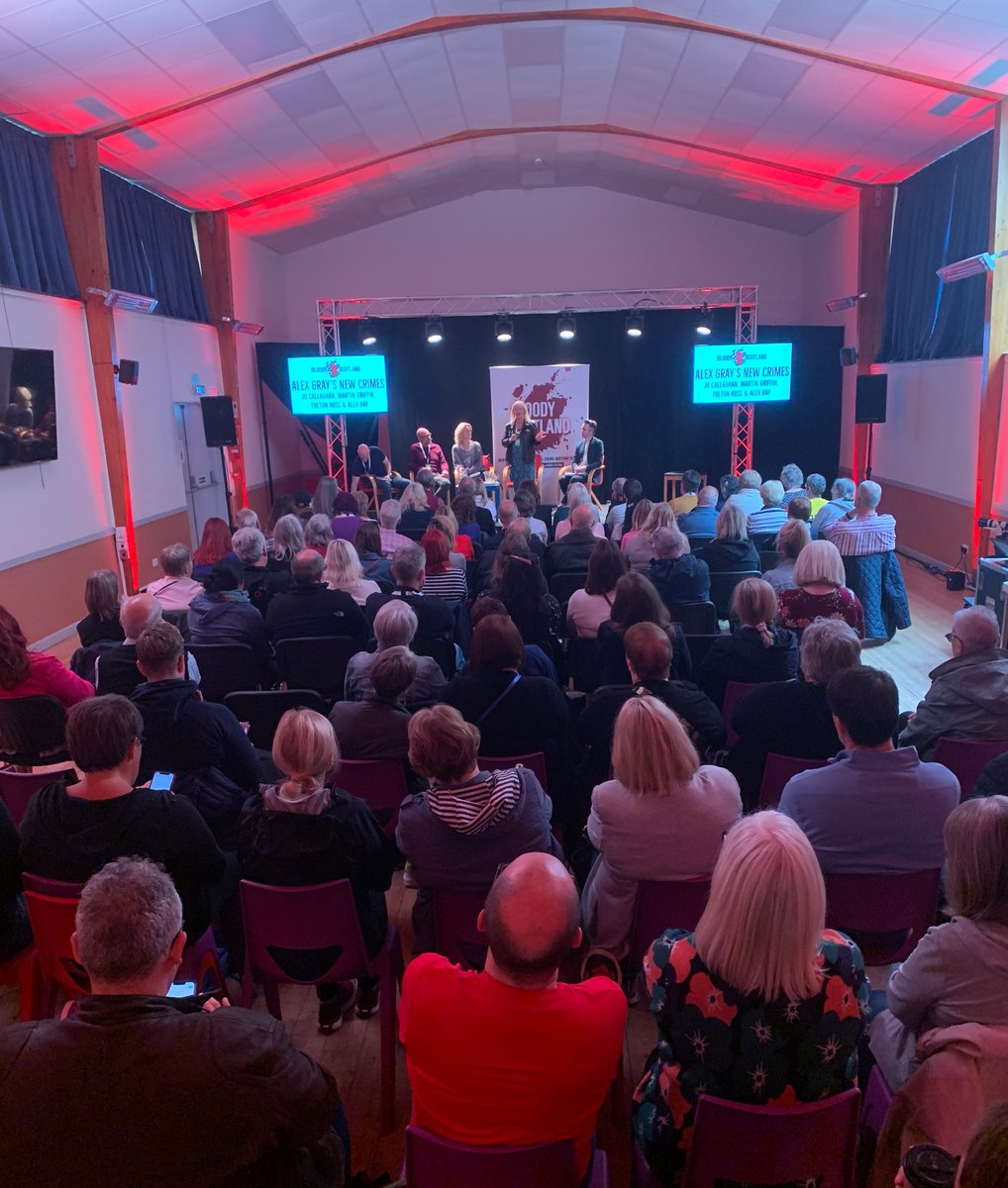 …and we’re off! Full house for Alex Gray’s New Crimes - superb debuts from @AlexHayBooks @FultonLRoss @JoCallaghanKat @FletcherMoss @BloodyScotland