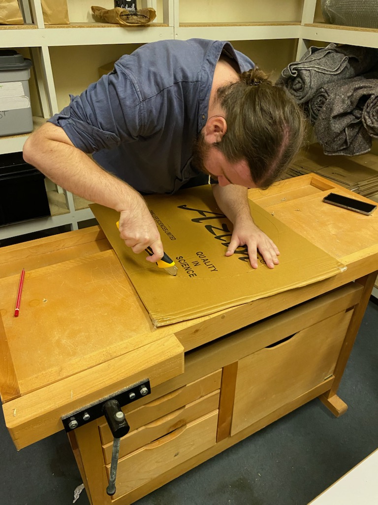 juillard_fanny's tweet photo. Préparer la @NuitChercheurs c'est aussi un peu de travail manuel ! 🛠
 Rendez-vous le 29 septembre pour la #NEDC_Metz_2023
📍 Campus du Saulcy à Metz
🕒 18h à 23h
🚍 Ligne B du Mettis https://t.co/yxksoO6H7Q