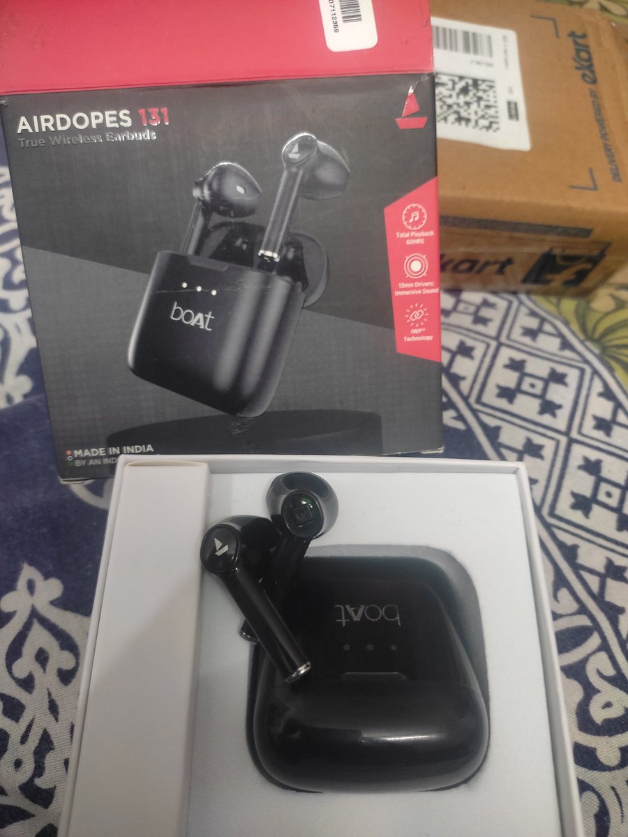 CAManishPan's tweet photo. @flipkartsupport Purchased "boAt Airdopes 131 with 
upto 60 Hours and ASAP 
Charge Bluetooth Headset" but received damage product. Request for replacement or return many times and the Flipkart agent assured me every time but the delivery boy denied every time. @Flipkart https://t.co/BkpKfxr1l6