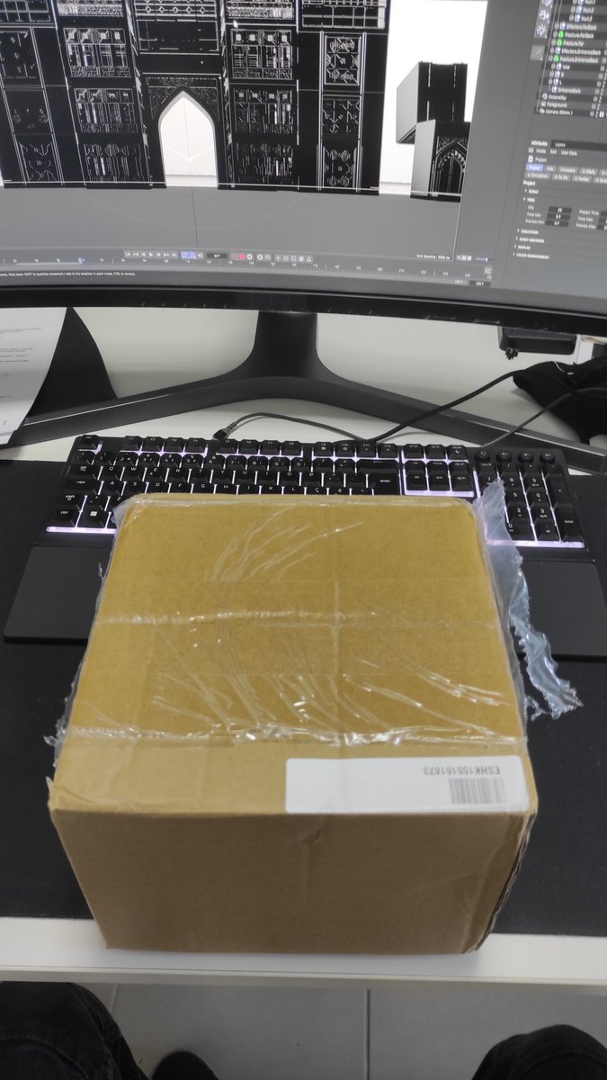 DigsterXYZ's tweet image. It&apos;s finally here! Sexy design and great build. Love it&apos;s weight @functionland #fxland #functionland #fxbloxlite