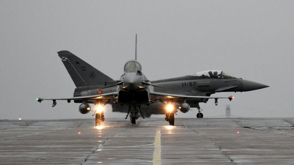Doppeladler's tweet image. 🇪🇸 Spanien bestellt 25 weitere #Eurofighter #Typhoon im Halcon II Programm zur F-18 Nachfolge. Erst letztes Jahr wurde die Flotte um 20 Typhoons erweitert. 📷 Eurofighter janes.com/defence-news/n… #halcon #halcon2