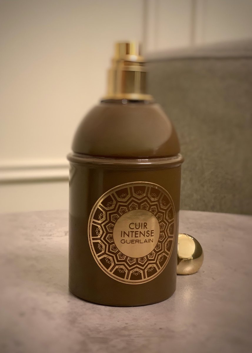 مع اقتراب فصل الشتاء
نرجع بكل حب واشتياق للعطور الشتوية

برشح لكم عطور مناسبة للاجواء الباردة من خلال تجربتي واستخدامي لها 
ثابتة وفواحة 

واللي عنده اضافة يتفضل يشاركنا 

▪️ جراند سوار .. للجنسين
فانيليا عنبريه ولمسة راتنجية حلوة دافئة ،

▪️ روسيندو ماتيو 5 .. للجنسين

عطه وقت