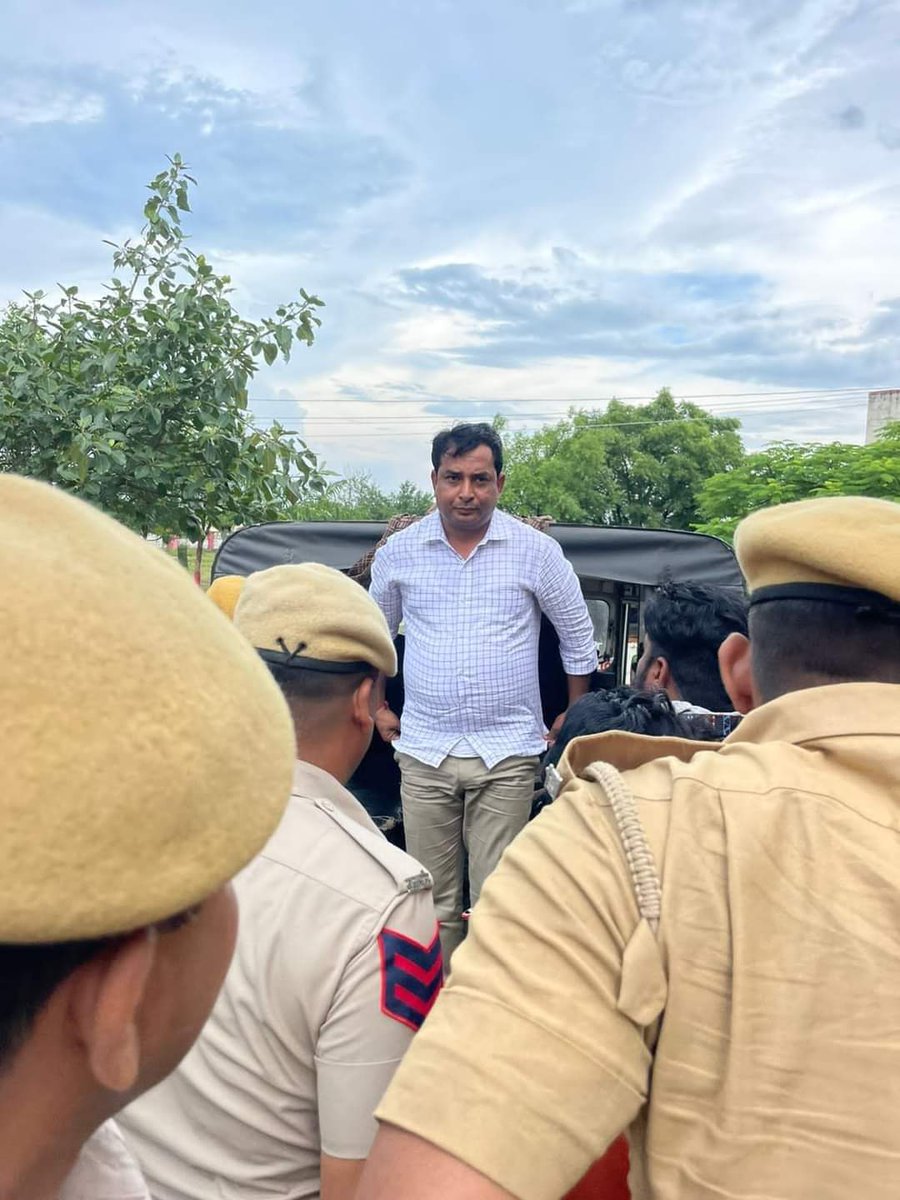 ट्रेंडिंग कर गया सभी साथी लगे रहो
#नरेश_मीणा_को_रिहा_करो
@NareshMeenaINC 
<a href="/hanumanbeniwal/">HANUMAN BENIWAL</a> 
<a href="/DrKirodilalBJP/">Dr. Kirodi Lal Meena</a> 
<a href="/SachinPilot/">Sachin Pilot</a>