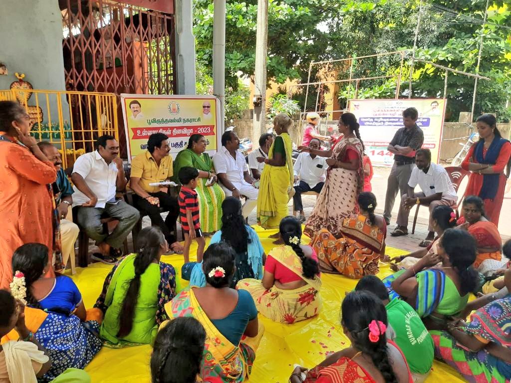 CommrPoonamall2's tweet photo. Poonamallee Mpty Giving awareness regarding Desludging 14420 Toll free number 📞 #IndiaVsGarbage #SwachhBharatMission 
@SwachhBharatGov
@MoHUA_India
@Secretary_MoHUA
@RoopaMishra77
@mygovindia @SDMeena_IAS @mawsTamilnadu
#IndianSwachhataLeague, #YouthVsGarbage, #GarbageFreeIndia https://t.co/CjzqBeMkd6