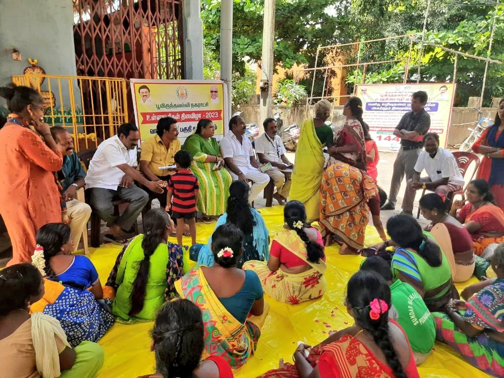 CommrPoonamall2's tweet photo. Poonamallee Mpty Giving awareness regarding Desludging 14420 Toll free number 📞 #IndiaVsGarbage #SwachhBharatMission 
@SwachhBharatGov
@MoHUA_India
@Secretary_MoHUA
@RoopaMishra77
@mygovindia @SDMeena_IAS @mawsTamilnadu
#IndianSwachhataLeague, #YouthVsGarbage, #GarbageFreeIndia https://t.co/CjzqBeMkd6