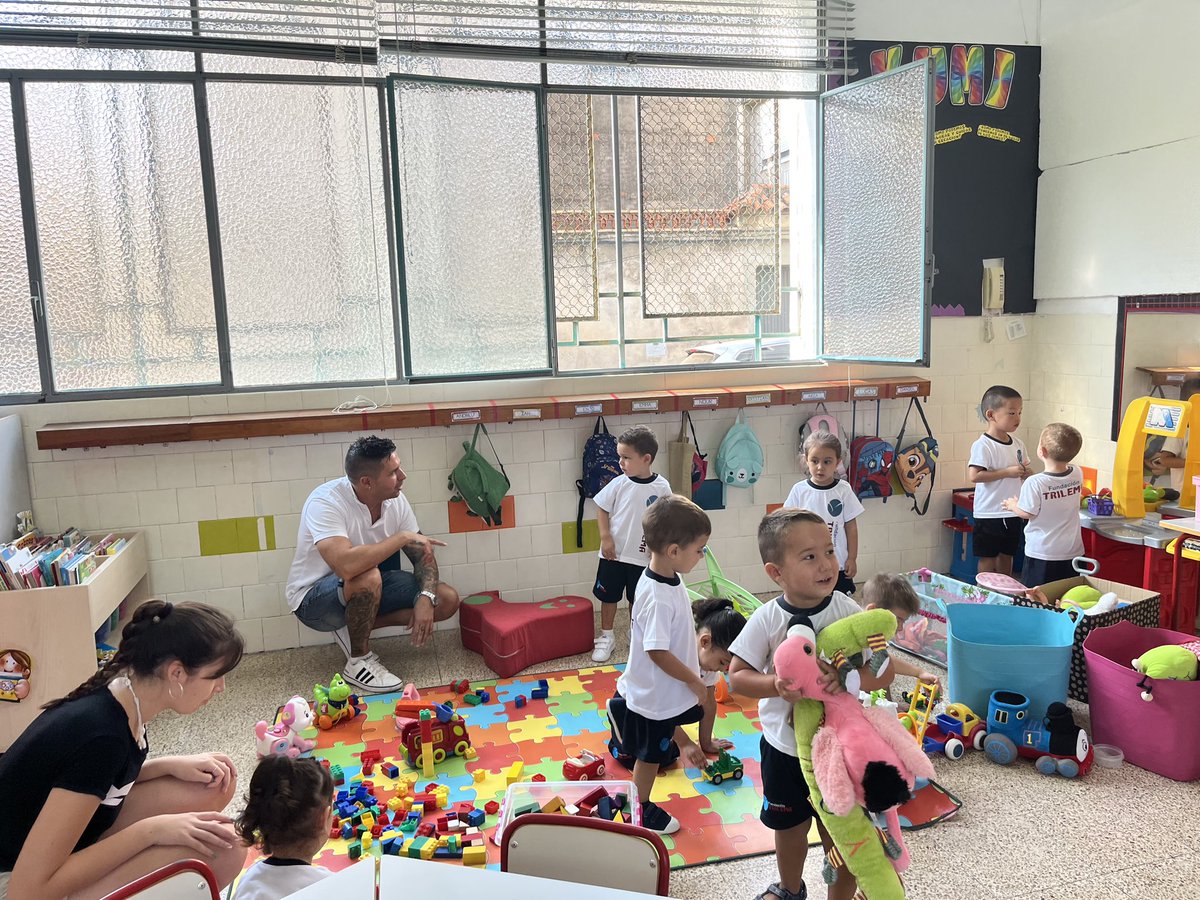 👶🏼Primera setmana d'adaptació dels nostres xicotets del col·le superada!👧🏻
Així han sigut els seus primers dies🗓️, plens de jocs🧩, nous amics👩🏼‍🤝‍👨🏽i molta il·lusió🥹. 
PREPARATS PER A VIURE NOVES AVENTURES!

#Trilema25años #Escuelastrilema #3años #educacióninfantil