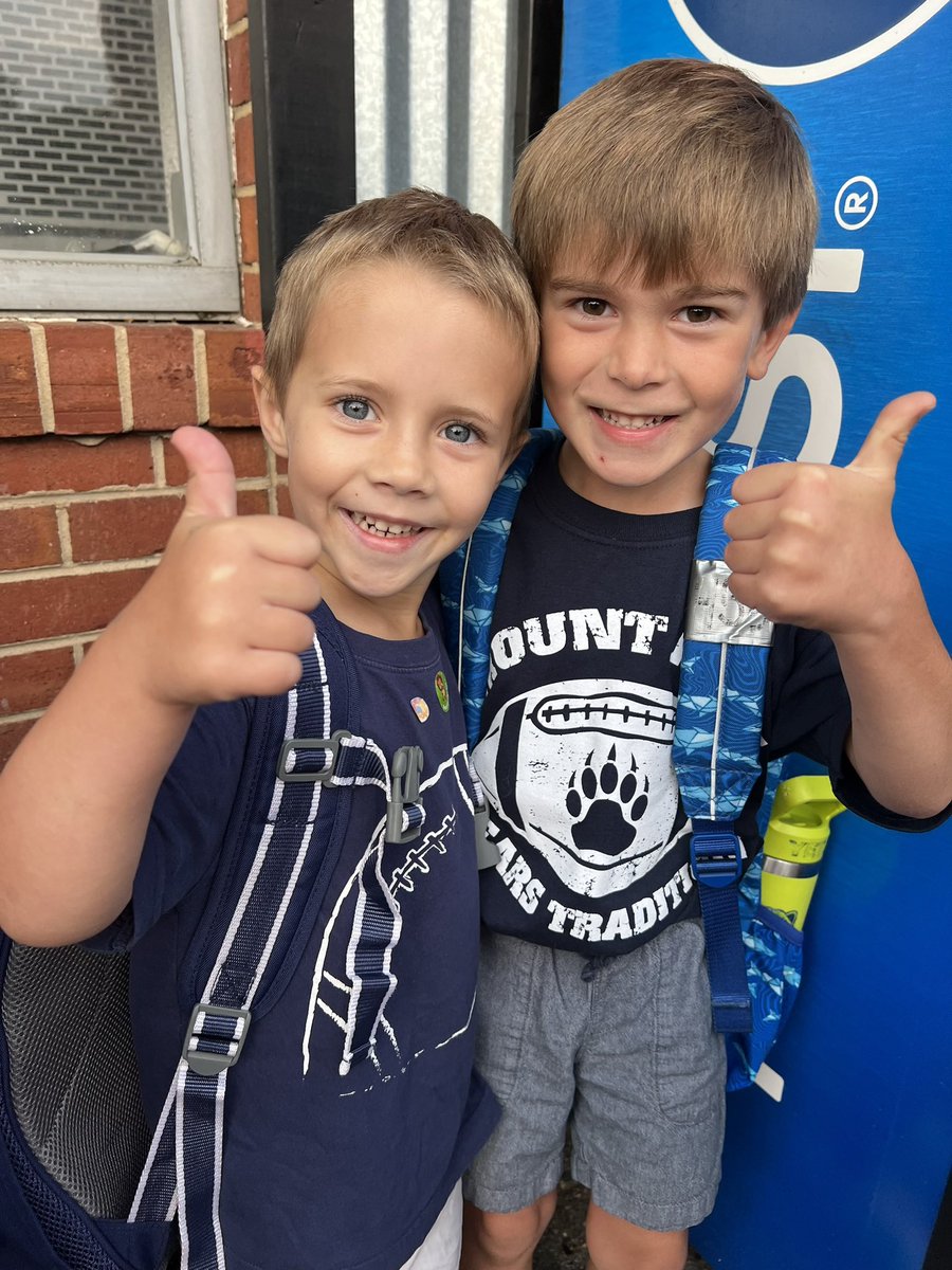 cbbpayne's tweet image. Fridays are for the Walking School Bus at #theBHT. @MACSchools