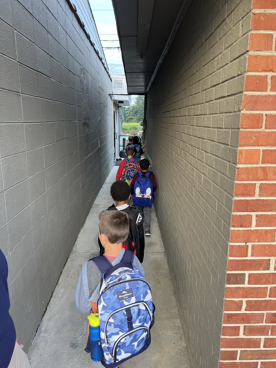 cbbpayne's tweet image. Fridays are for the Walking School Bus at #theBHT. @MACSchools
