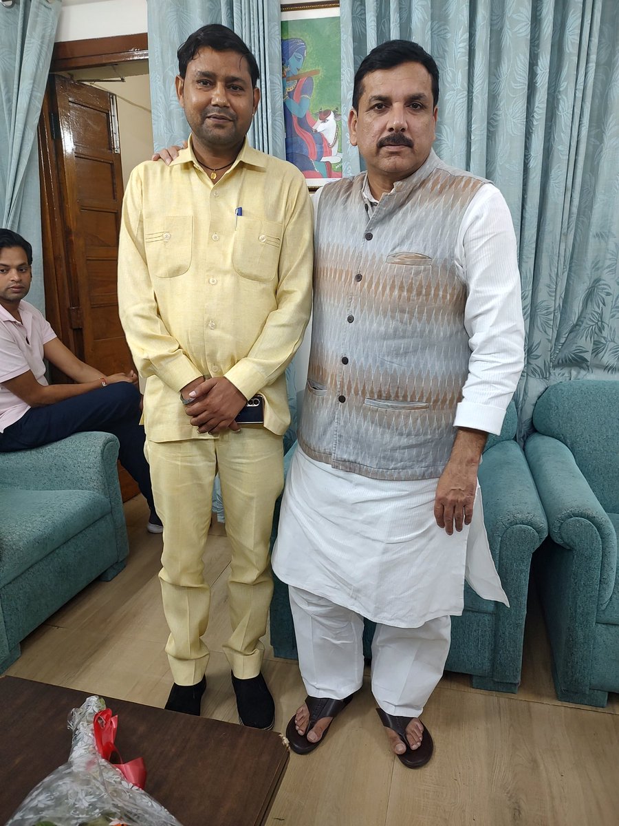 LiluPradhan_'s tweet photo. आज मैंने, साहिबाबाद विधानसभा प्रभारी डॉ. छवि यादव जी और विधानसभा के साथियों ने @AAPUttarPradesh के प्रभारी माननीय राज्य सभा सांसद आदरणीय श्री संजय ���ईया जी से उनके निवास स्थान पर जाकर मुलाकात की और आशीर्वाद लिया। 

#अरविंद_केजरीवाल_जिंदाबाद
#संजय_भईया_जिंदाबाद https://t.co/tWWxR398RA