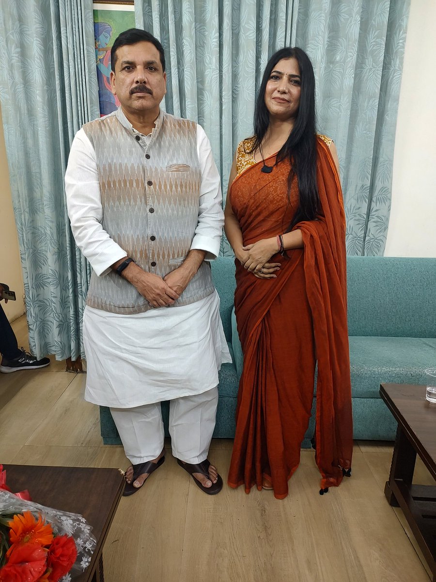 LiluPradhan_'s tweet photo. आज मैंने, साहिबाबाद विधानसभा प्रभारी डॉ. छवि यादव जी और विधानसभा के साथियों ने @AAPUttarPradesh के प्रभारी माननीय राज्य सभा सांसद आदरणीय श्री संजय ���ईया जी से उनके निवास स्थान पर जाकर मुलाकात की और आशीर्वाद लिया। 

#अरविंद_केजरीवाल_जिंदाबाद
#संजय_भईया_जिंदाबाद https://t.co/tWWxR398RA