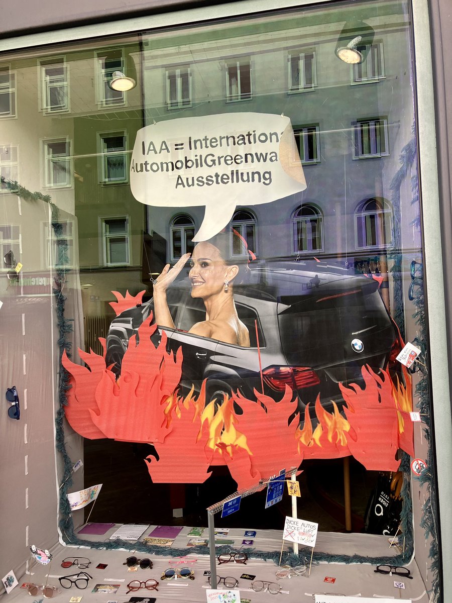 MarvinLueben's tweet photo. Dieser Optiker hat Durchblick. #blockIAA https://t.co/gGcQbF5IVZ