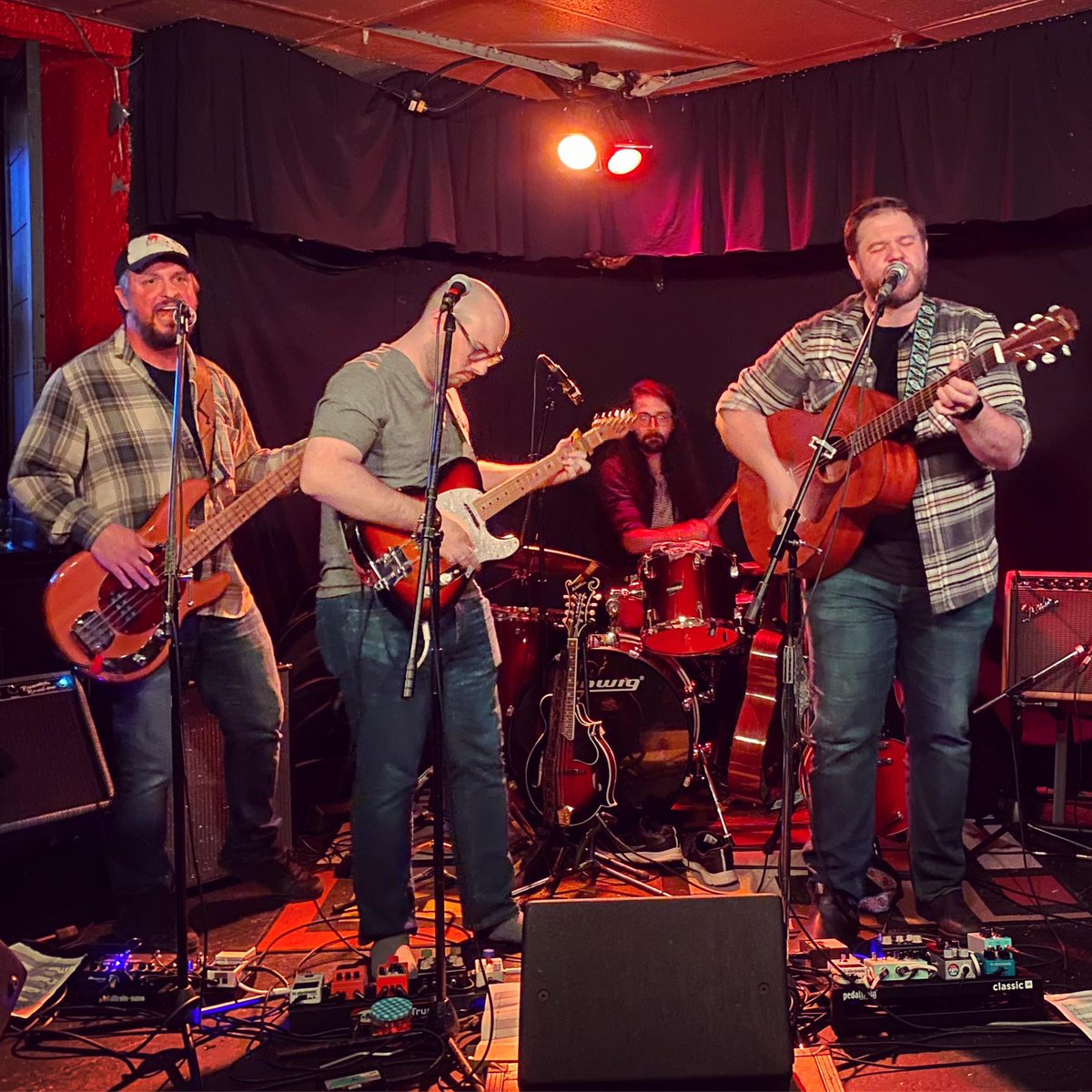 Don't miss #SpotOn w/ <a href="/ColleenPower1/">⭐ Colleen Power ⭐</a> at noon on <a href="/chmrmunradio/">CHMR</a>! #MidnightWatch's <a href="/EvanAuCoin/">Evan AuCoin</a>, #LiamPeacock &amp; #KeiranDooley are LIVE in studio! Ontario Singer/Songwriter #RachelHickey is here + <a href="/NLLiveEvents/">NL Live Events</a>' <a href="/Glennpardy/">Glenn Pardy</a> w/ listings!  + 🎧#Cuerpos <a href="/MUNSU35/">MUNSU</a> <a href="/memorialhss/">Faculty of Humanities & Social Sciences, Memorial</a> <a href="/MemorialU/">Memorial University</a>