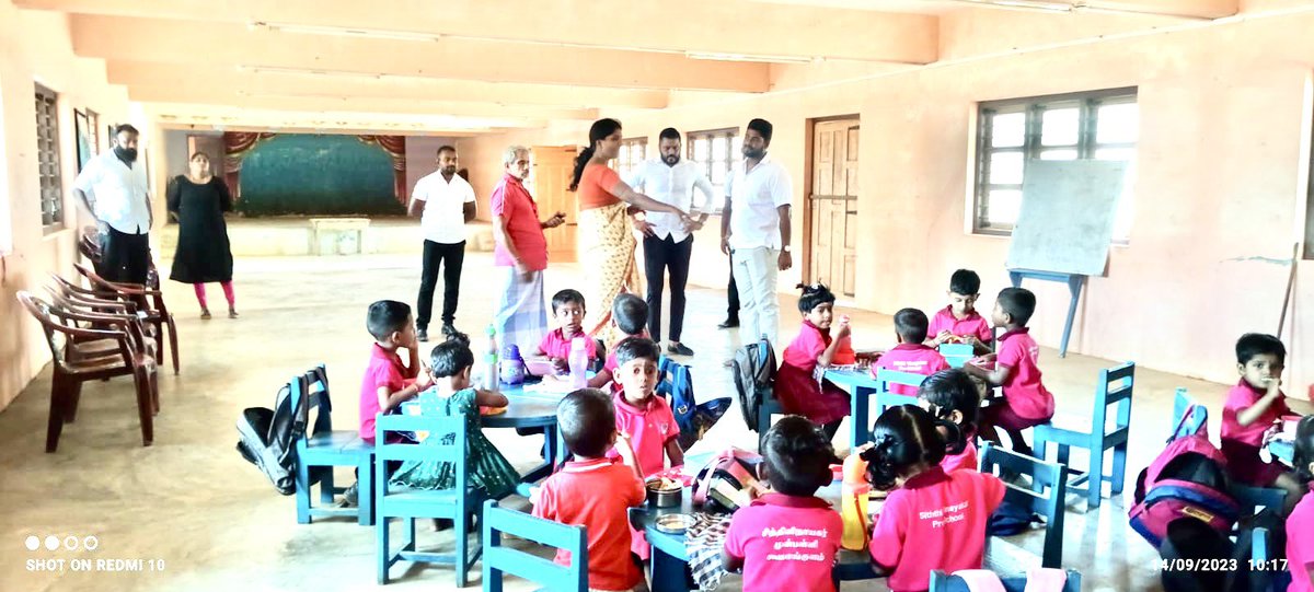 KumarNiros's tweet photo. இன்று 15/09/23 அன்று கட்சியின் உதவி அமைப்பாளர் சாந்தகுமாரின் வேண்டுகோளிட்கிணங்க கூமாங்குளம் வவுனியா சித்தி விநாயகர் முன் பள்ளி கட்டுமான வேலைகளுக்காக சாந்திகுமார் அறக்கட்டளை ஊடாக நிதி உதவி வழங்கிவைக்கப்பட்டது.  

#sjb #sjbyouth #vavuniya #leaderofvanni #tamilan #teamsajith https://t.co/oTBO1Rj7LR