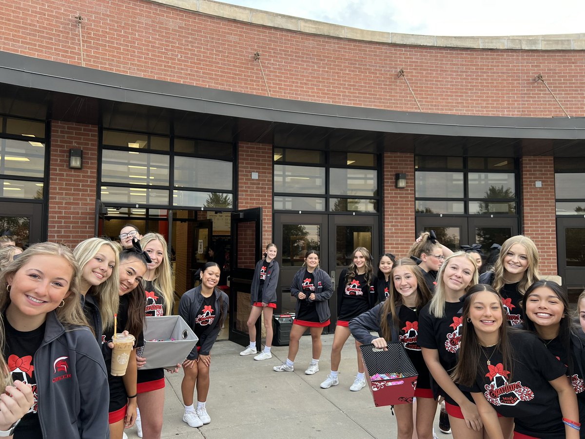 Must be a Spartan Gameday! <a href="/EmporiaCheer/">Emporia Cheer</a> is out in full force this morning with greetings! #EmporiaAwesome