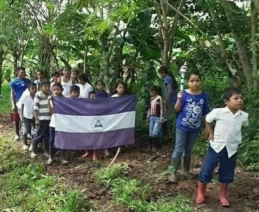 LestherLAleman's tweet photo. #Nicaragua está de cumpleaños.
202 años en la incesante búsqueda de nuestra verdadera libertad e identidad.
Aniversario que nos convoca al compromiso con la democracia, buscar la justicia y luchar por construir Patria.
Sin sometimiento externo, ni doméstico.
#RespeteLaPatria https://t.co/FJHOwA02Xm
