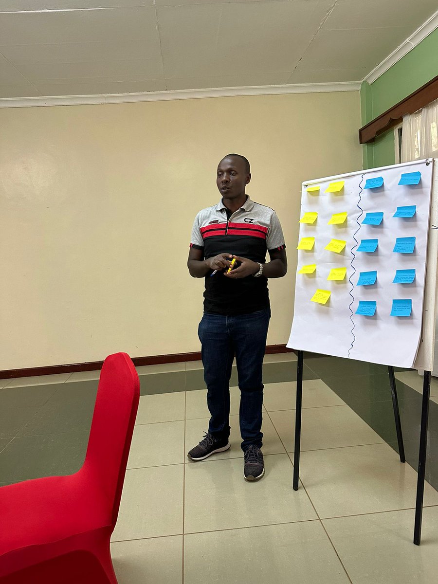ToT's engage in group work presentations on #Gender Sensitive Reporting. Some emerging issues include the fact that female journalists do not do hard news, Men are aggressive and that women are home-makers and that they are weak. @jhrnews @mercymnjoroge @MoiUniKenya @Gillylangat