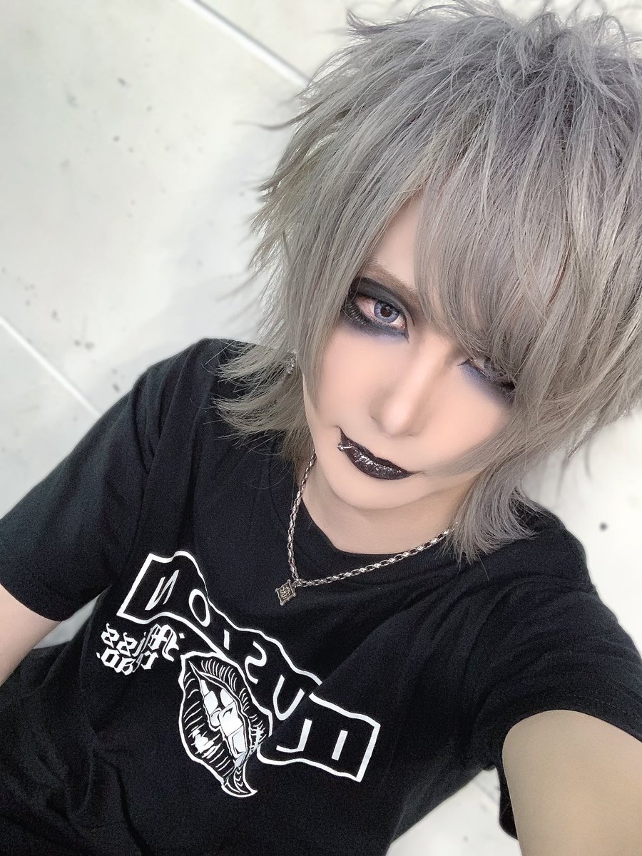 m_missread's tweet photo. “MISSREAD”

一年、確実に君らの支え合って今日がありました。
また着いてきてくれてありがとう。そして新たに出会ってくれてありがとう。大好きです〜

こういうのがいいんだろ...！凌雅 https://t.co/2pqGxrl4eE