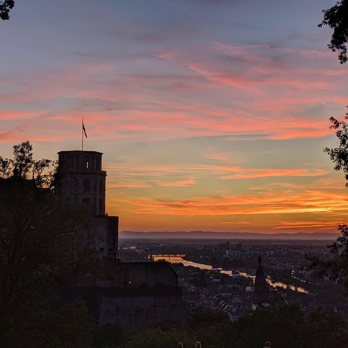 End of the first conference day on "Computational #Theology" and #DigitalHumanities in preparation of a handbook, at FEST Heidelberg 🤩.  #DH #AI #Theology #ChristianArchaeology Thanks to our organizers Christopher Nunn and Frederike van Oorschot!
