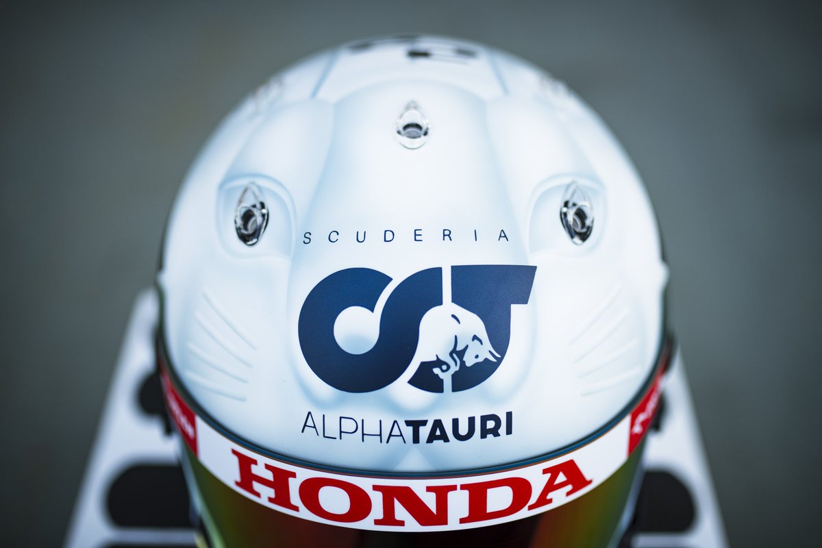 HelmetManiac's tweet photo. Tepesinde, Singapur’la özdeşleşmiş Merlion kedisini barındıran sade ve şık bir tasarım Yuki Tsunoda’dan https://t.co/nAiYs0pR0H