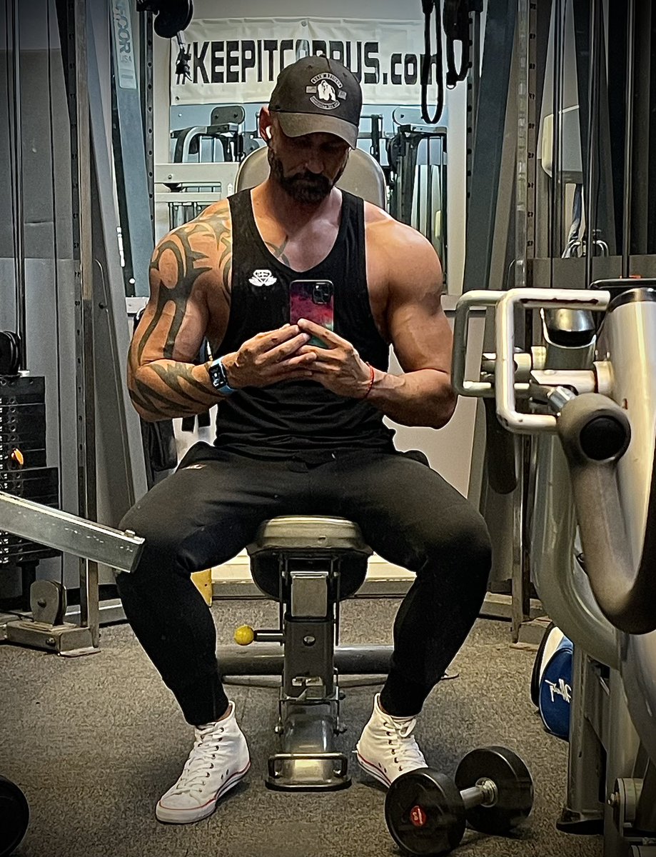 ZaddysRUs's tweet photo. Happy Friday 👊🏽🦍🔥🔥

@hotxxlmen @HotGuyZone @CuteHotBoys @HotGuysFuck @xxx_men_pt @Musclehunks2021 @gay_muscle_net https://t.co/7Pi6Ggun1v