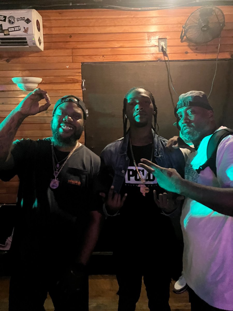 OGUncleBurnie's tweet photo. First performance in #Brooklyn since 10/28/18 IYKYK gotta say it felt good to be home s/o my ⛓️ brothers @JRONIN @savstillkillz & of course @Piffjames152 #Chainway
-OGB https://t.co/2Q6yqRXcmB