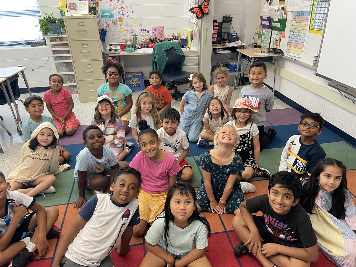 FCPS Get2Green (@fcpsget2green) on Twitter photo When <a href="/FranconiaES/">Franconia Elementary</a> milkweed got mowed down, <a href="/FlintHillES/">Flint Hill Elementary School</a> came to the rescue, donating a plant with six caterpillars and two chrysalises. Thanks for enabling wonder and joy in science! #collaboration @FCPSScience <a href="/monarchwatch/">Monarch Watch</a> <a href="/FcpsPOGPOL/">fcpsPOGPOL</a> in practice! When <a href="/FranconiaES/">Franconia Elementary</a> milkweed got mowed down, <a href="/FlintHillES/">Flint Hill Elementary School</a> came to the rescue, donating a plant with six caterpillars and two chrysalises. Thanks for enabling wonder and joy in science! #collaboration @FCPSScience <a href="/monarchwatch/">Monarch Watch</a> <a href="/FcpsPOGPOL/">fcpsPOGPOL</a> in practice!