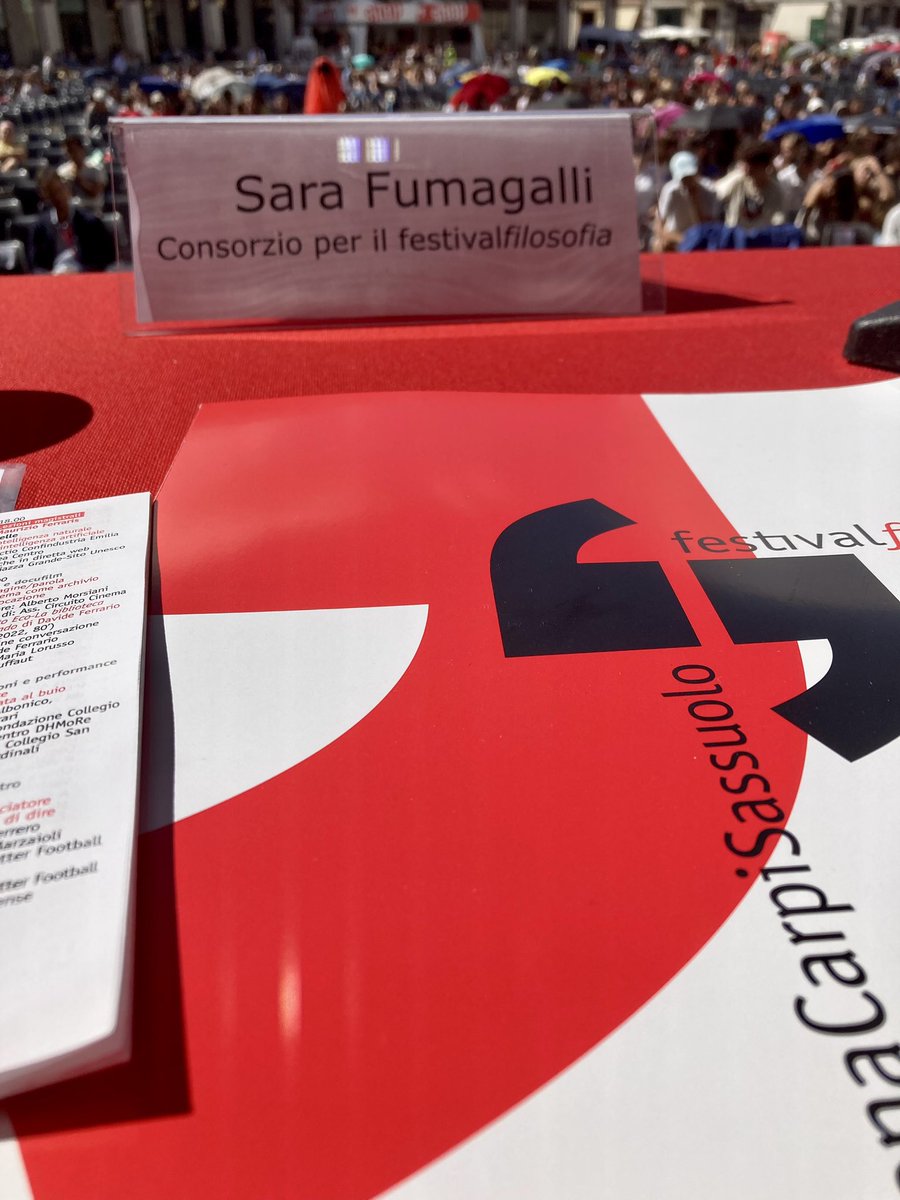 FumSara's tweet photo. È sempre un piacere essere in una delle piazze più belle d’Italia gremita ad ascoltare la #parola filosofica. #FestivalFilosofia2023 #Modena #Leopardi #GasparePolizzi https://t.co/JAjpavkwIK