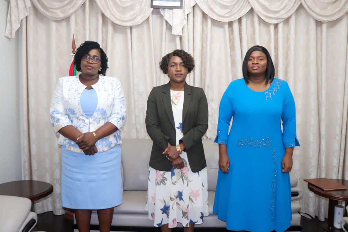 GSE_Sofala's tweet photo. SOFALA COM NOVOS DELEGADOS PROVINCIAIS DO ITRANSMAR E DO FUNDO DE ESTRADAS. Trata-se de Anabela Chauque, nova Delegada Provincial do ITRANSMAR, IP., e António de Mambo, novo Delegado do FE. Os quadros, foram apresentar-se nesta 5ª-feira, dia 14.9.2023, à Sexa SE Stella Zeca. https://t.co/e59L7kpE01
