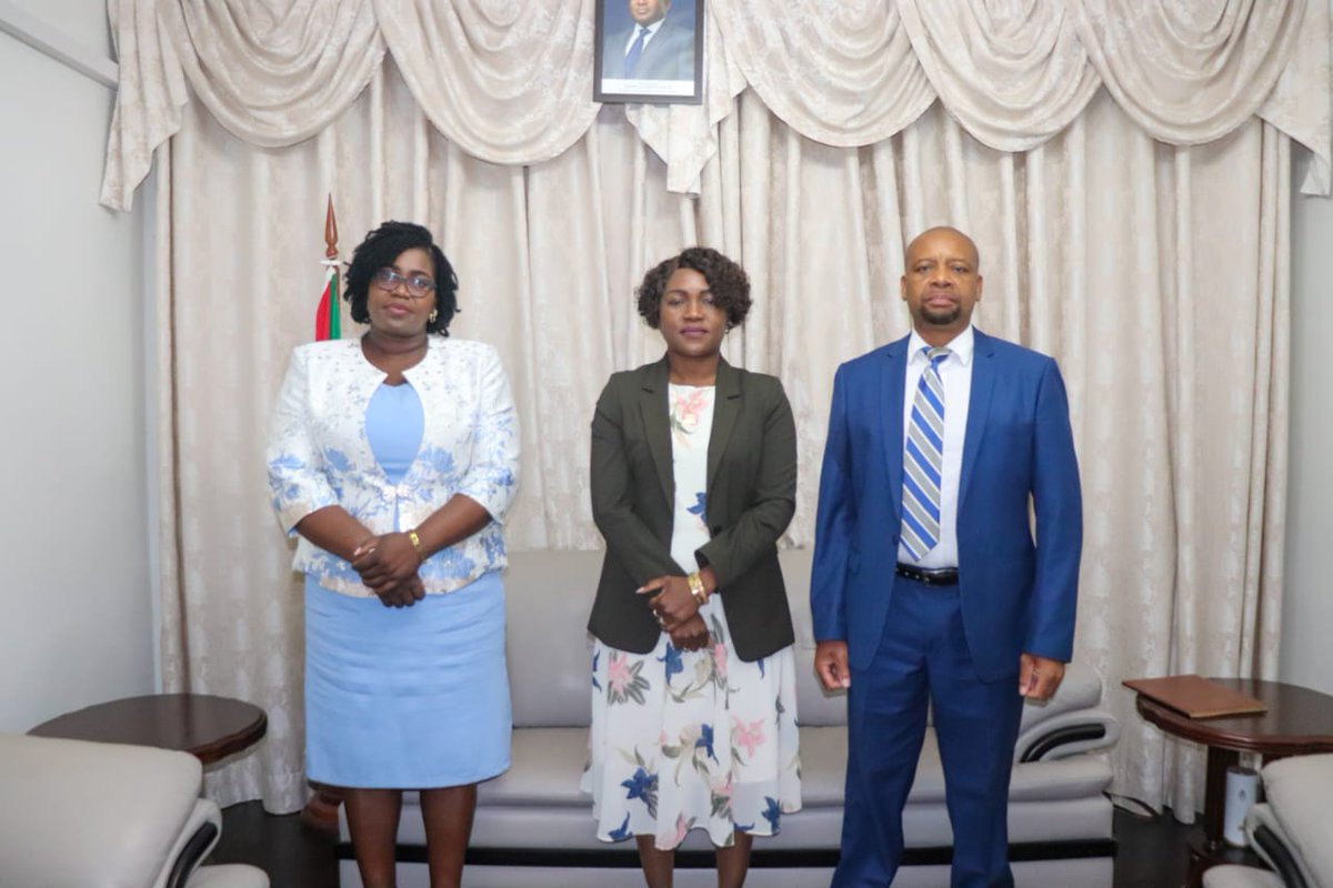 GSE_Sofala's tweet photo. SOFALA COM NOVOS DELEGADOS PROVINCIAIS DO ITRANSMAR E DO FUNDO DE ESTRADAS. Trata-se de Anabela Chauque, nova Delegada Provincial do ITRANSMAR, IP., e António de Mambo, novo Delegado do FE. Os quadros, foram apresentar-se nesta 5ª-feira, dia 14.9.2023, à Sexa SE Stella Zeca. https://t.co/e59L7kpE01