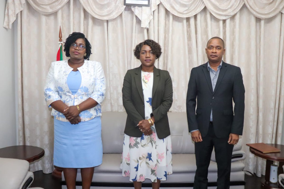 GSE_Sofala's tweet photo. SOFALA COM NOVOS DELEGADOS PROVINCIAIS DO ITRANSMAR E DO FUNDO DE ESTRADAS. Trata-se de Anabela Chauque, nova Delegada Provincial do ITRANSMAR, IP., e António de Mambo, novo Delegado do FE. Os quadros, foram apresentar-se nesta 5ª-feira, dia 14.9.2023, à Sexa SE Stella Zeca. https://t.co/e59L7kpE01
