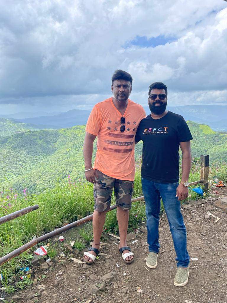Dfanscompany's tweet photo. Box Office Sultan Challenging star Darshan on a trip to Maharashtra with his friends..😊

#DBoss #Darshan #DarshanThoogudeepa #challengingstardarshan #BoxOfficeSultan #DBossadda #dfanscompany #dbosssoldiers #dbosskingdom #dbosshudugaru  #dbosslovers #darshanlovers @dasadarshan https://t.co/BHC6ZJC79C