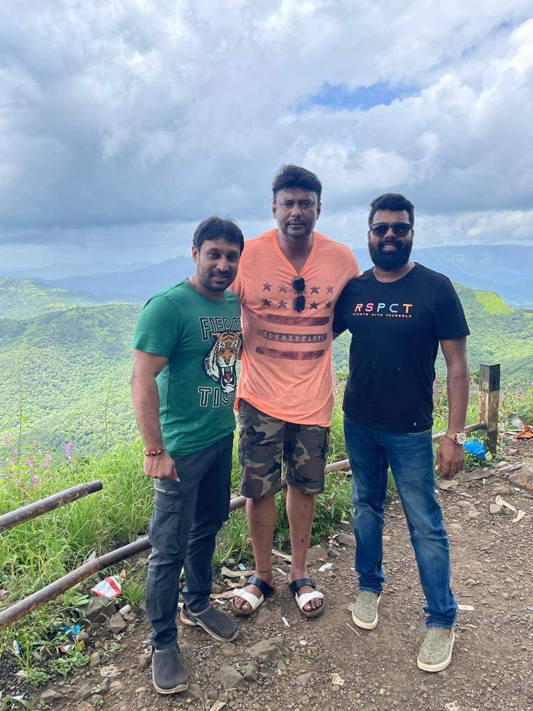 Dfanscompany's tweet photo. Box Office Sultan Challenging star Darshan on a trip to Maharashtra with his friends..😊

#DBoss #Darshan #DarshanThoogudeepa #challengingstardarshan #BoxOfficeSultan #DBossadda #dfanscompany #dbosssoldiers #dbosskingdom #dbosshudugaru  #dbosslovers #darshanlovers @dasadarshan https://t.co/BHC6ZJC79C
