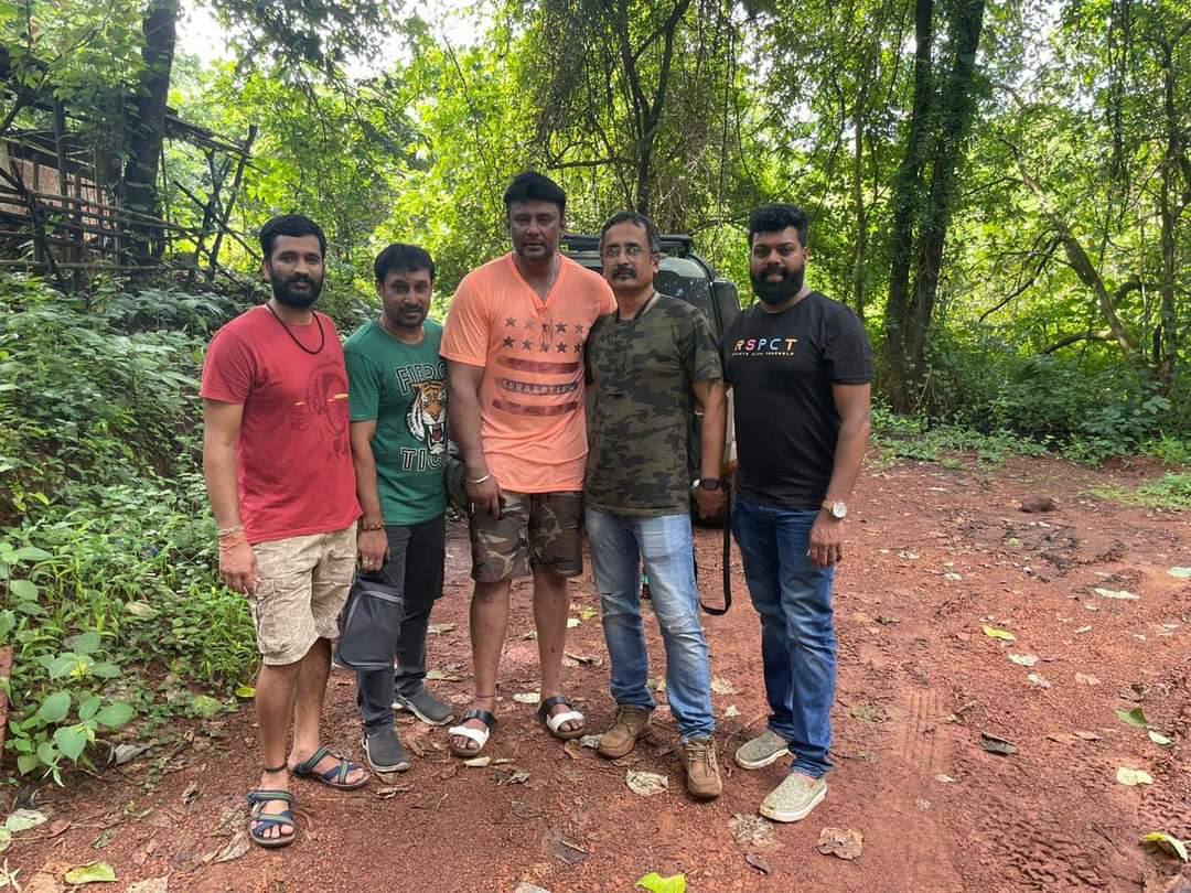 Dfanscompany's tweet photo. Box Office Sultan Challenging star Darshan on a trip to Maharashtra with his friends..😊

#DBoss #Darshan #DarshanThoogudeepa #challengingstardarshan #BoxOfficeSultan #DBossadda #dfanscompany #dbosssoldiers #dbosskingdom #dbosshudugaru  #dbosslovers #darshanlovers @dasadarshan https://t.co/BHC6ZJC79C