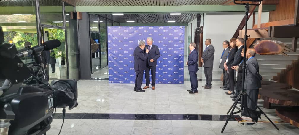 MINCEX_CUBA's tweet photo. Inició el recibimiento oficial de la Cumbre del G77, en el Palacio de Convenciones de #LaHabana.

Presentes el Presidente y el Canciller de Cuba 🇨🇺, 
@DiazCanelB y @BrunoRguezP , respectivamente.

Streaming el canal en Youtube |  https://t.co/yF5AtJrE1A

#CubaG77 https://t.co/ePdeV59rTo