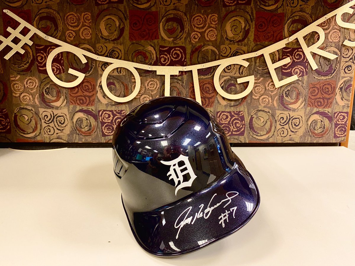 #Giveaway - RT & FOLLOW @DETAuthentics for a chance to win: A helmet autographed by Hall of Famer Ivan “Pudge” Rodriguez 1 winner will be picked at random and notified by DM on 9/18/23 Check out our new auction items ➡️ tigers.auctions.mlb.com/iSynApp/allAuc…