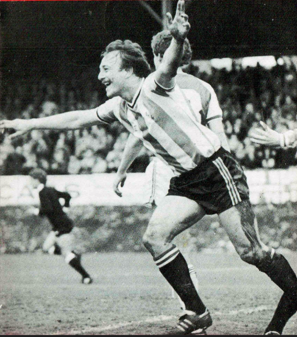 Guard of Honour is full for tomorrow. Nostalgically allowing Kellows back on the pitch. Participating will be two nephews of the goal scoring Cornishman and Grecian legend.
GoH Spaces for Reading: please email customerservices@exetercityfc.co.uk